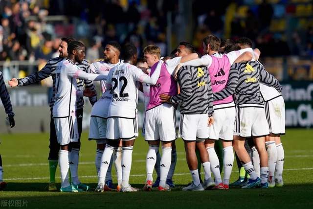 视频录播-湖人vs太阳第3节 希尔篮下1v3强取2+1 视频录播-湖人vs太阳第3节 希尔篮下1v3强取2+1